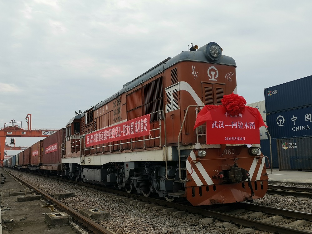 中國鐵物承運的中亞班列在漢首發